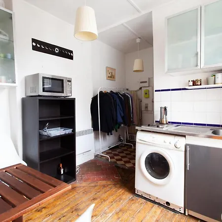 Superb Charming Studio Near Sacre Coeur דירה *